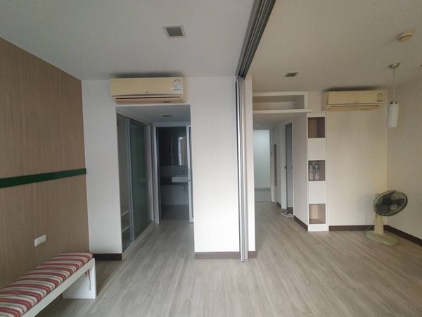 ขายด่วน Condo The Colory Vivid ใกล้ MRT ห้วยขวาง 1 ห้องนอน 2 ห้องน้ำ รีโนเวทใหม่ โทร 089-825-0213